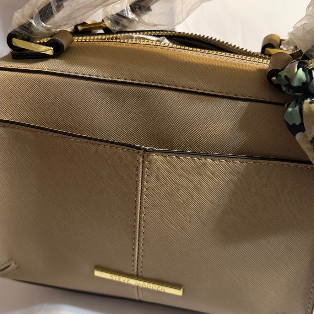 Steve Madden Breese Satchel Crossbody Purse with adjustable strap and scarf - Picture 4 of 9
